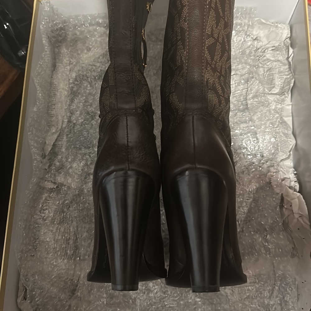Michael Kors Boots , size 8 , brown, high blocked heel, fur trimming around top - Picture 4 of 7